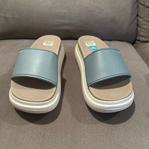 NWOT Reef Bondi Bay Cushion Slides